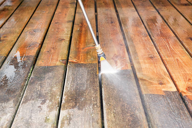 Best Deck Cleaning Services  in New London, WI